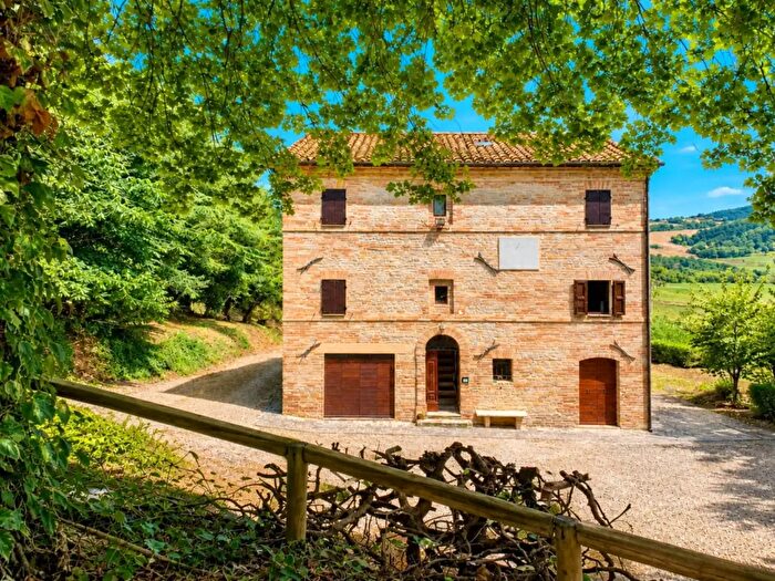 Casa con 10 locali in vendita in Contrada Castellarso Ete, Belmonte Piceno