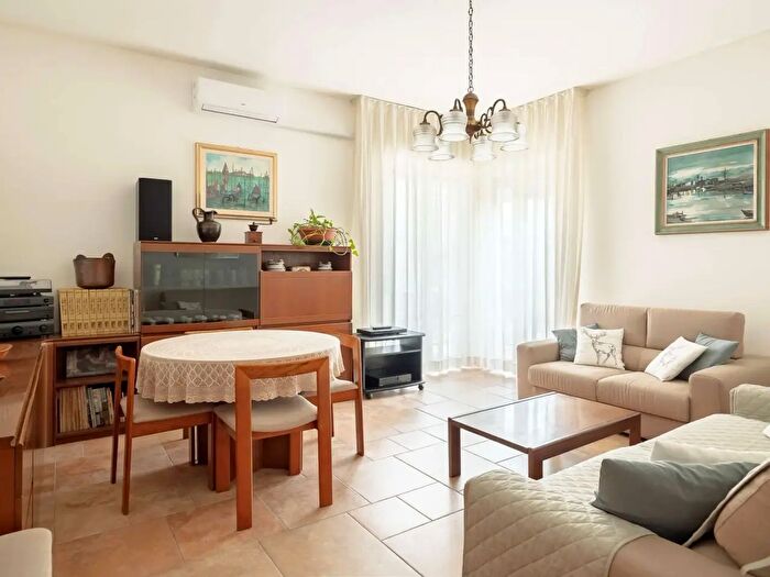 Appartamento trilocale in vendita in Via Merzario, Como