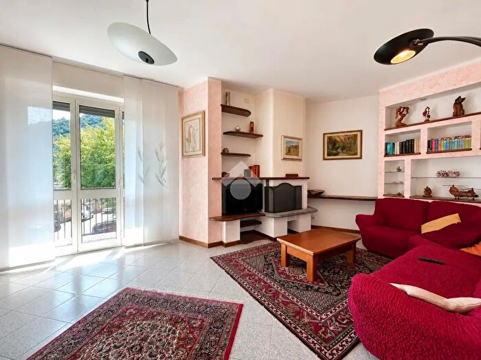 Appartamento quadrilocale in vendita in Via Annibale Rosa, Verbania