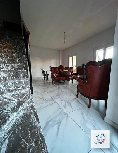 Casa con 7 locali in vendita in Viale dei Garofani, Anzio