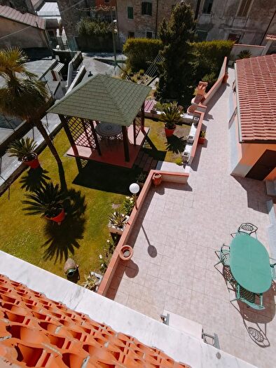 Casa con 10 locali in vendita in Colonnata, Carrara