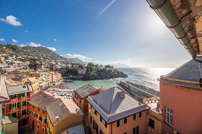 Appartamento con 7 locali in vendita in Via Andrea Provana di Leyni, Genova