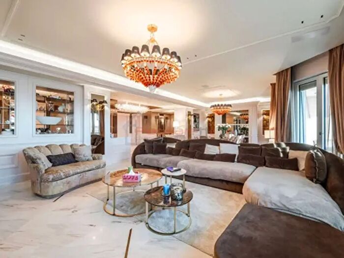 Appartamento con 6 locali in vendita in Via Pinerolo a, Milano