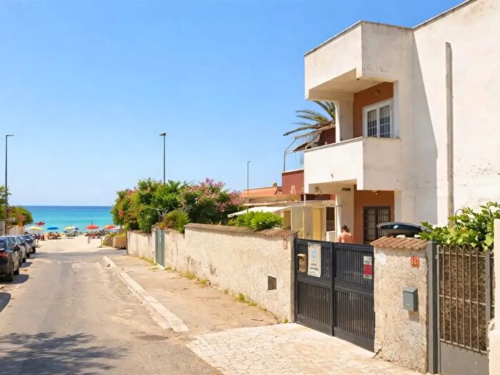 Appartamento trilocale in vendita in Via Tunisi, Pomezia