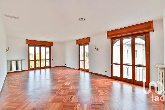 Appartamento quadrilocale in vendita in Viale Roma, Turate