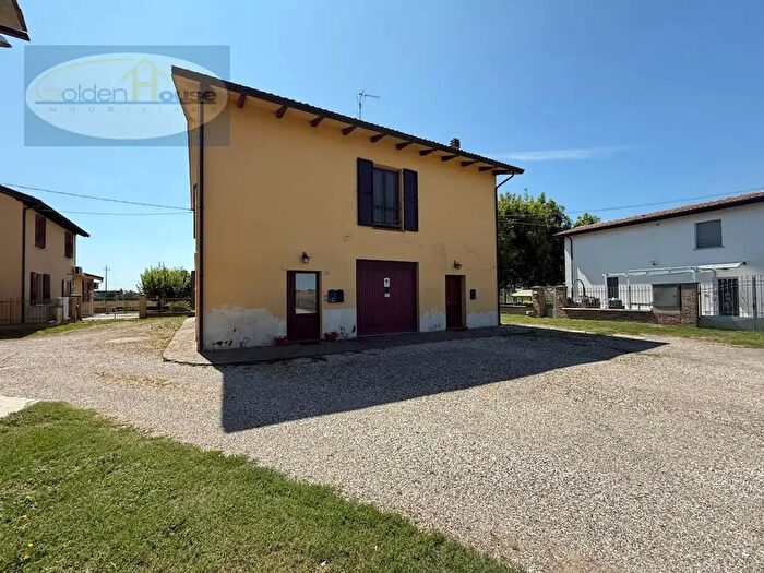 Appartamento trilocale in vendita in Via Lumaca, Molinella