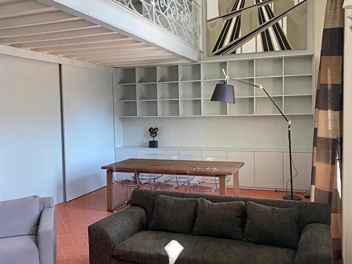 Appartamento con 7 locali in affitto in Firenze