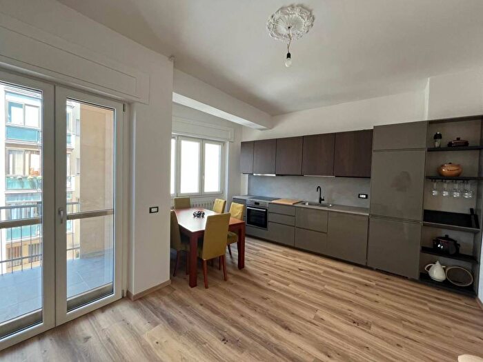 Appartamento trilocale in affitto in Via Reginaldo Giuliani, Careggi Rifredi Dalmazia, Firenze