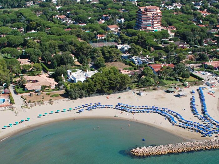 Casa con 6 locali in affitto in Via Terracina, Centro, San Felice Circeo