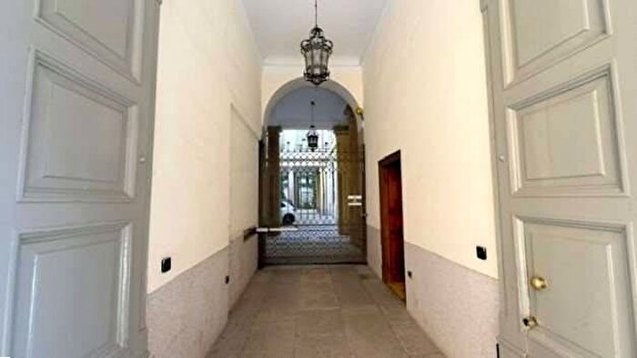 Appartamento quadrilocale in affitto in Via Amedei, Missori, Milano