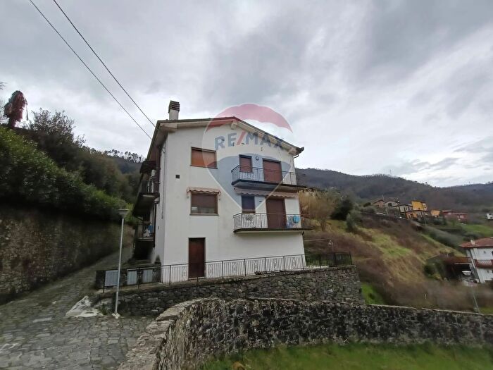 Appartamento con 5 locali in vendita in Bagni Di Lucca
