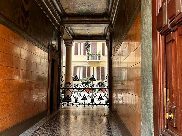 Appartamento trilocale in vendita in Via Petrarca, Milano