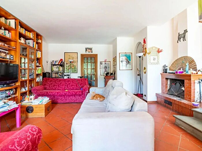 Casa con 7 locali in vendita in Vicopisano