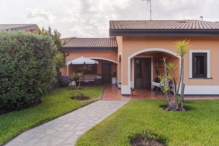 Casa con 5 locali in vendita in Via Aurora, Pedara