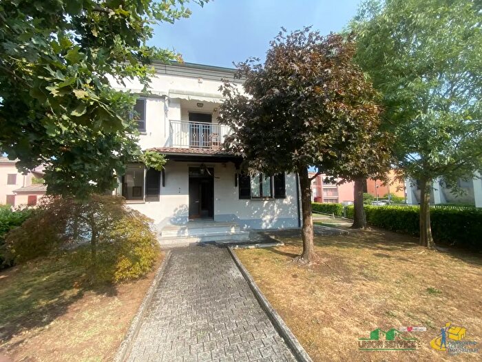 Casa con 14 locali in vendita in Via Pietro Nenni, Noceto
