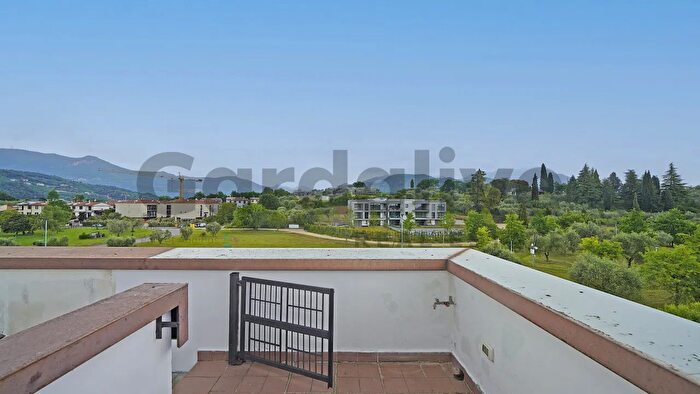 Casa quadrilocale in vendita in Via Burago, Salo