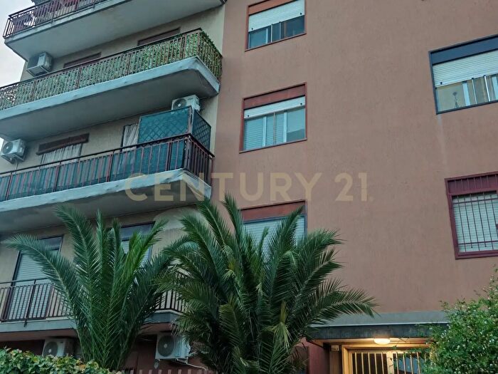 Appartamento quadrilocale in vendita in Via Francesco Zangri, Catania