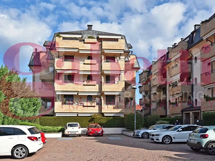 Appartamento trilocale in vendita in Via Volta, Senago