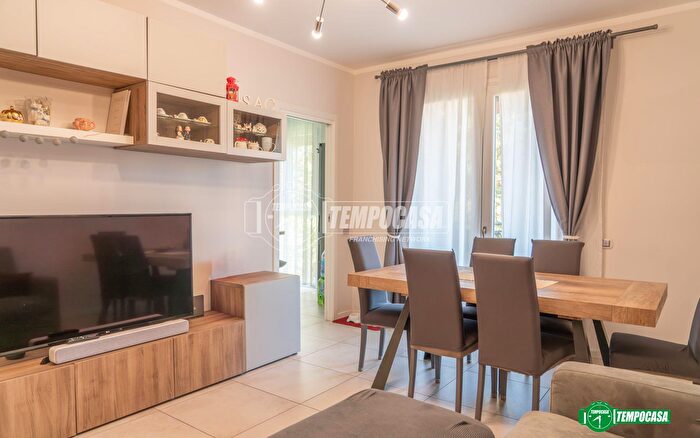 Appartamento trilocale in vendita in Via Eugenio Villoresi, Nova Milanese