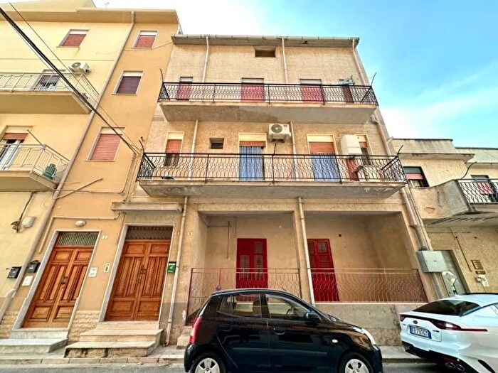 Casa con 10 locali in vendita in Partinico Via Emerico Amari, Partinico