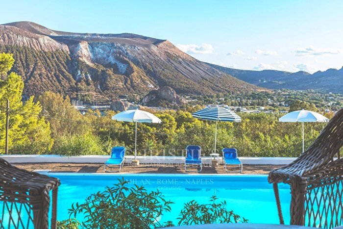 Casa con 16 locali in vendita in Via Sp, Lipari