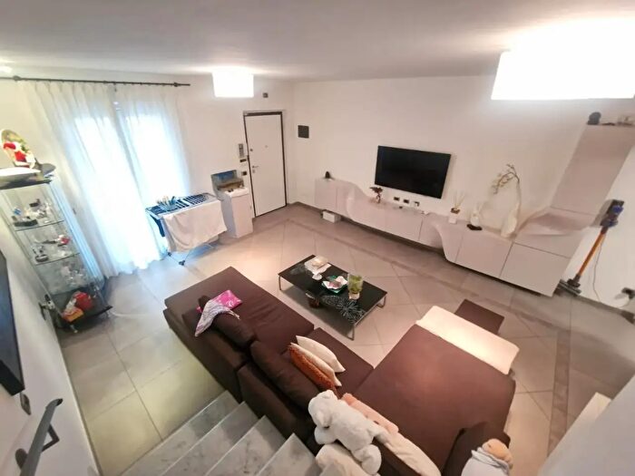 Casa con 6 locali in vendita in Carrara