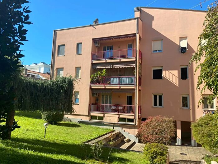 Appartamento quadrilocale in vendita in Via Edison, Biassono