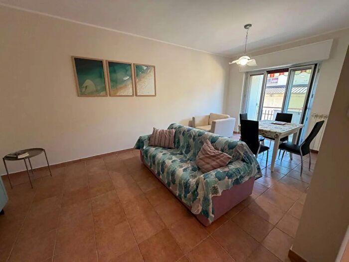 Appartamento con 5 locali in affitto in Via Lavino, Montesilvano