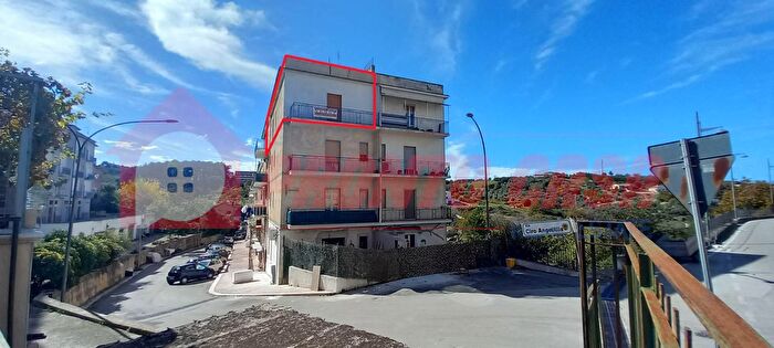 Appartamento con 6 locali in vendita in Via Ciro Angelillis, Vico Del Gargano