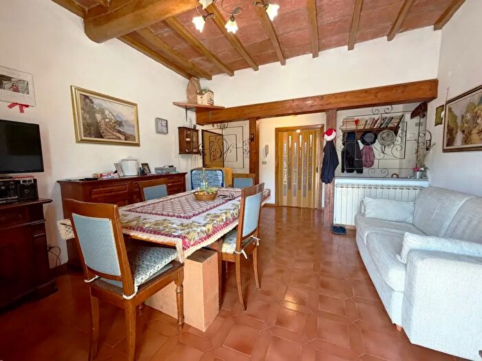 Appartamento trilocale in vendita in Piazza Garibaldi, Loro Ciuffenna