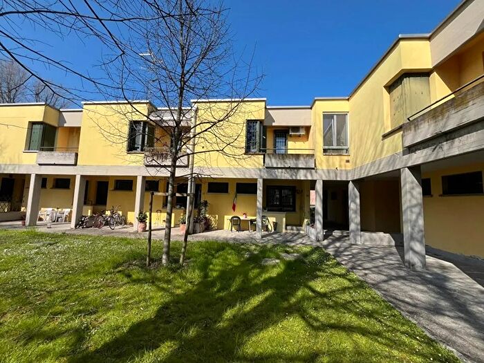 Casa con 5 locali in vendita in Correggio