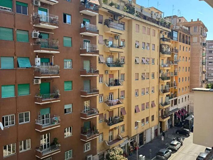 Appartamento trilocale in vendita in Via Migiurtinia, Roma