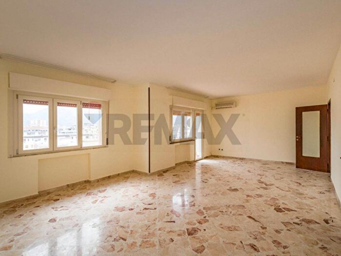 Appartamento con 6 locali in affitto in Via Sampolo, Montepellegrino, Palermo