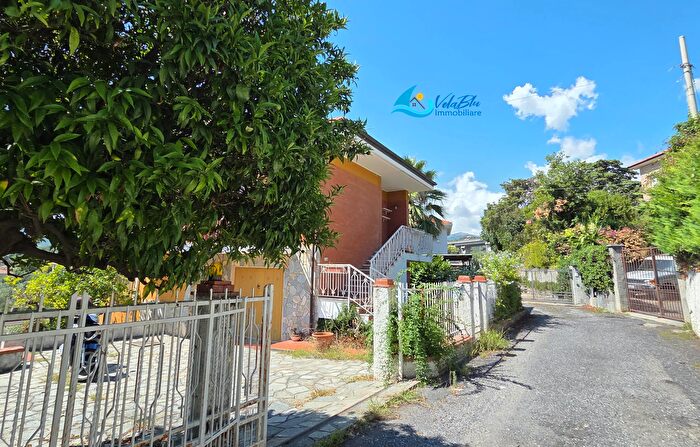 Casa con 8 locali in vendita in Diano Marina