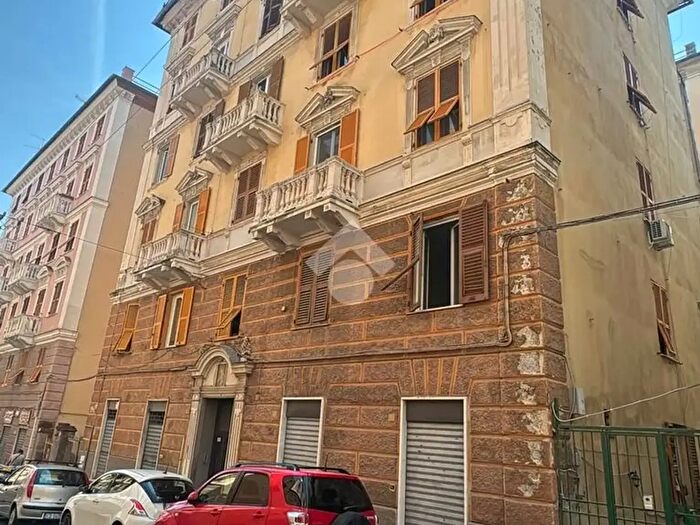 Appartamento quadrilocale in vendita in Via Mario Piana, Genova