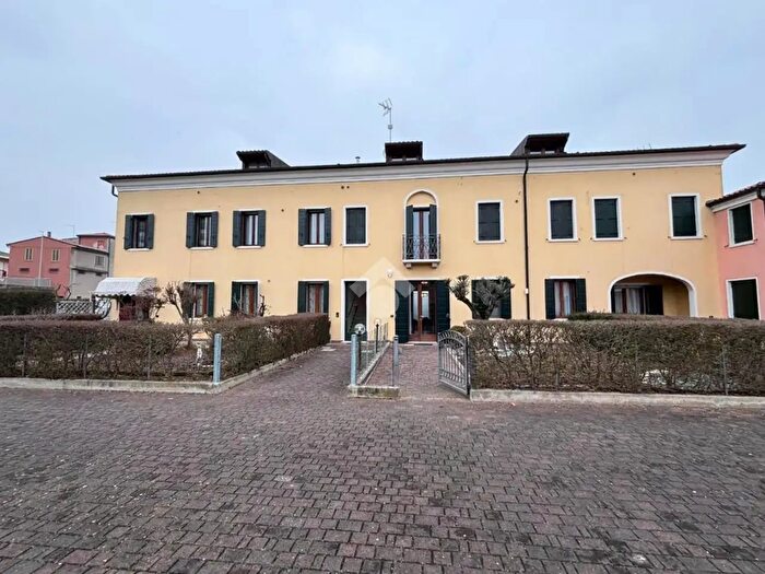 Appartamento quadrilocale in vendita in Via della Pace, Camponogara