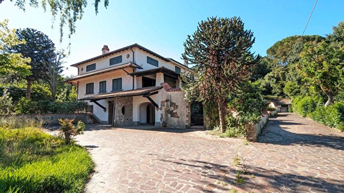 Casa con 14 locali in vendita in Via Costa Caselle Marino, Marino