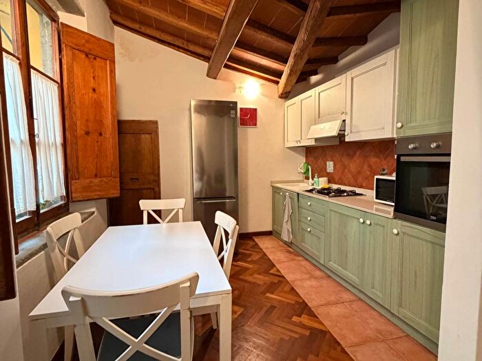 Appartamento con 5 locali in affitto in Borgo Allegri, SantAmbrogio, Firenze