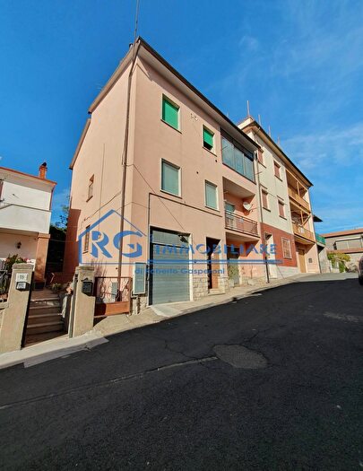 Appartamento trilocale in vendita in Via Cesare Battisti, Castiglione In Teverina