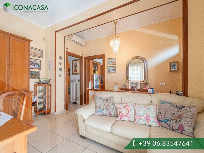 Appartamento con 12 locali in vendita in Via Giovanni Pascoli, Ciampino