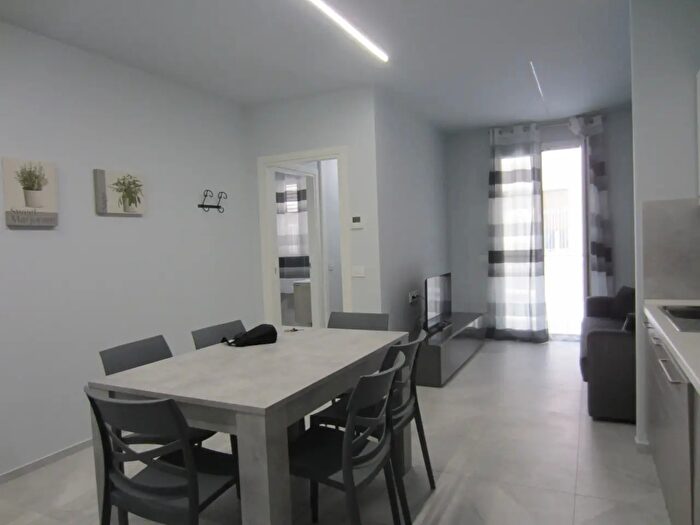Appartamento quadrilocale in affitto in Via Regina Elena, Civitanova Marche