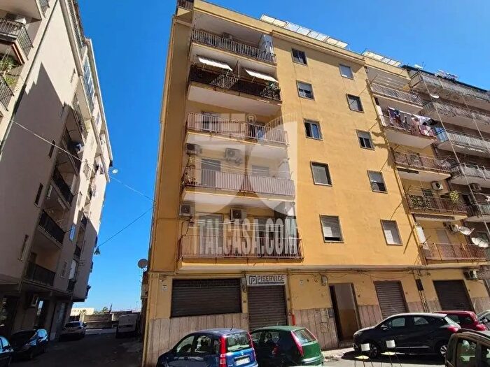 Appartamento trilocale in affitto in Via Tommaso Campanella, Crotone