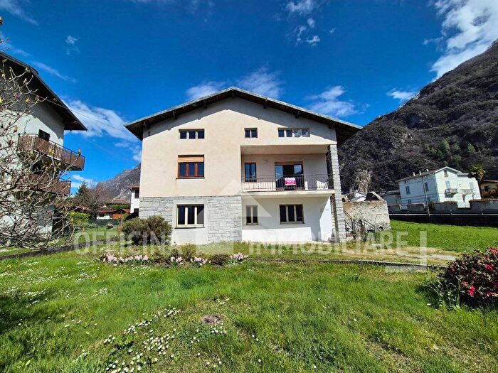 Casa con 10 locali in vendita in Via Nazionale Campo, Novate Mezzola