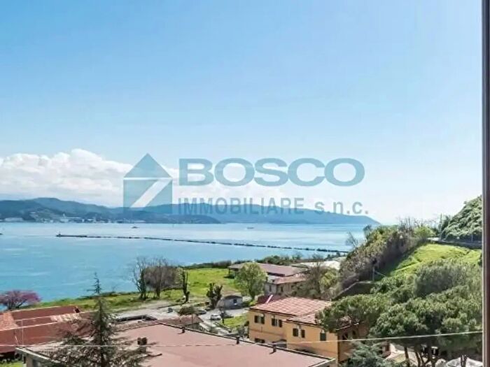 Appartamento trilocale in vendita in Via Belvedere, La Spezia