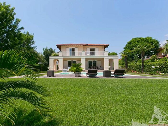 Casa con 6 locali in affitto in Centro, Forte dei Marmi