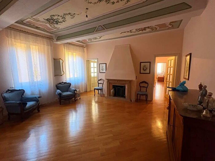 Appartamento quadrilocale in vendita in Modena