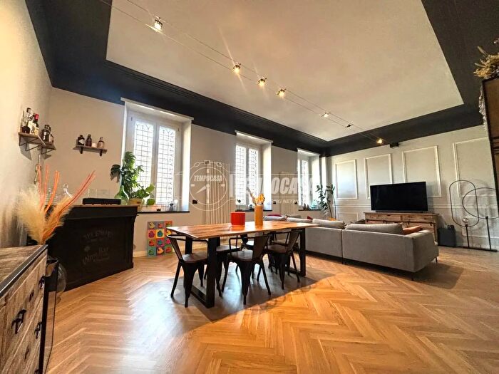 Appartamento con 6 locali in vendita in Piazza Giuseppe Perotti, Torino