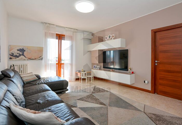 Appartamento trilocale in vendita in Via Tamborini, Uboldo