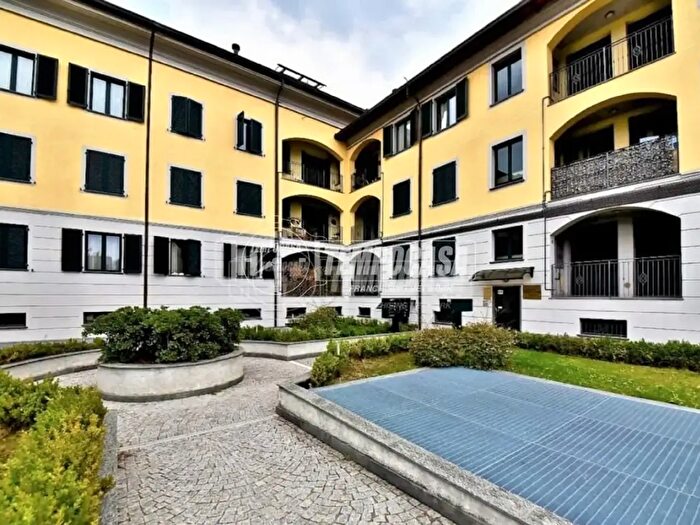 Appartamento bilocale in vendita in Via Roma, Lazzate