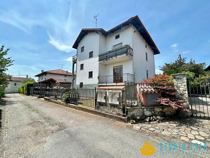 Appartamento con 8 locali in vendita in Zubiena